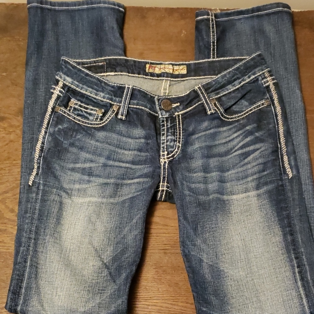 Buckle non-distressed straightleg jeans